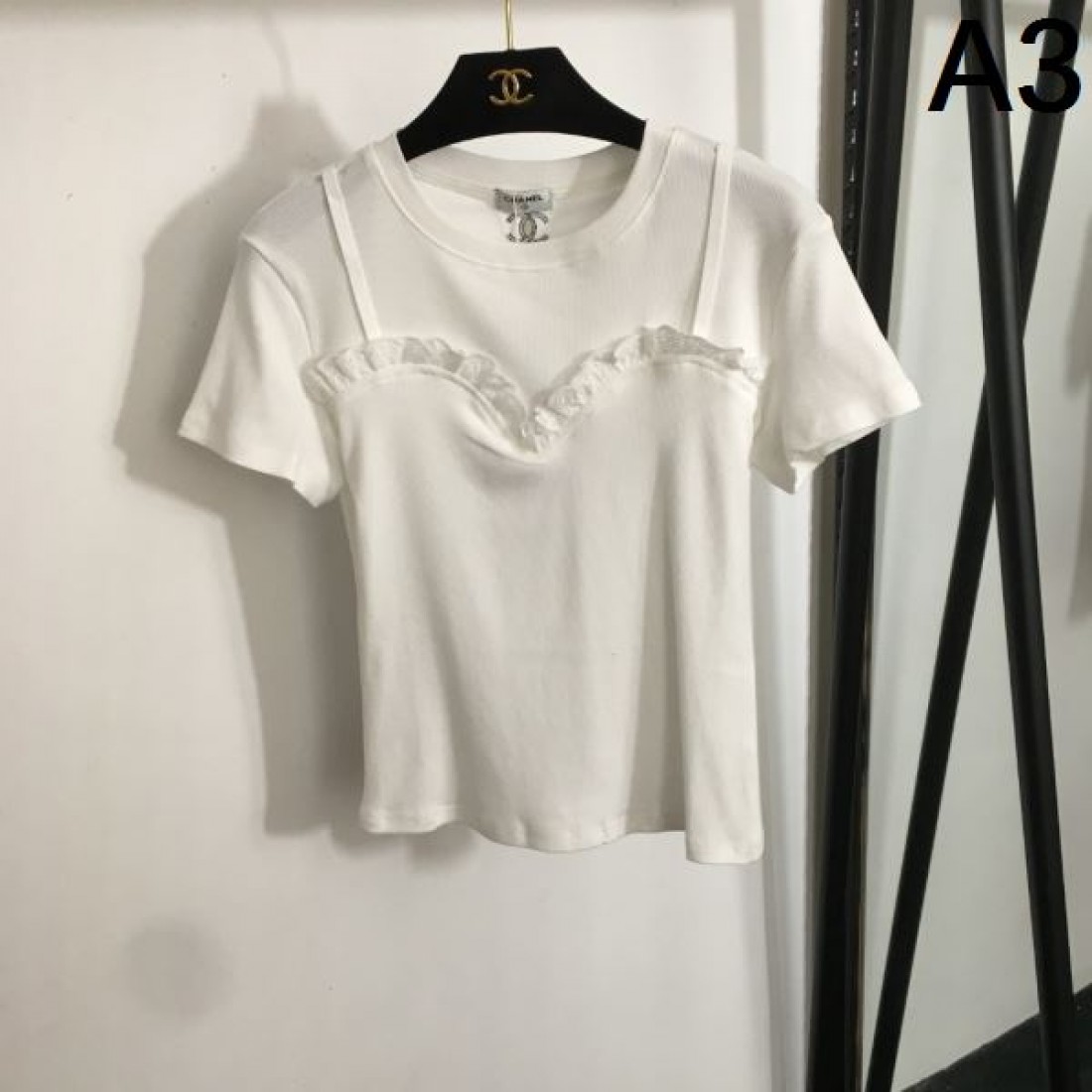 インパクト抜群 CHANEL シャネル コピー 半袖Tシャツ 季節にぴったり