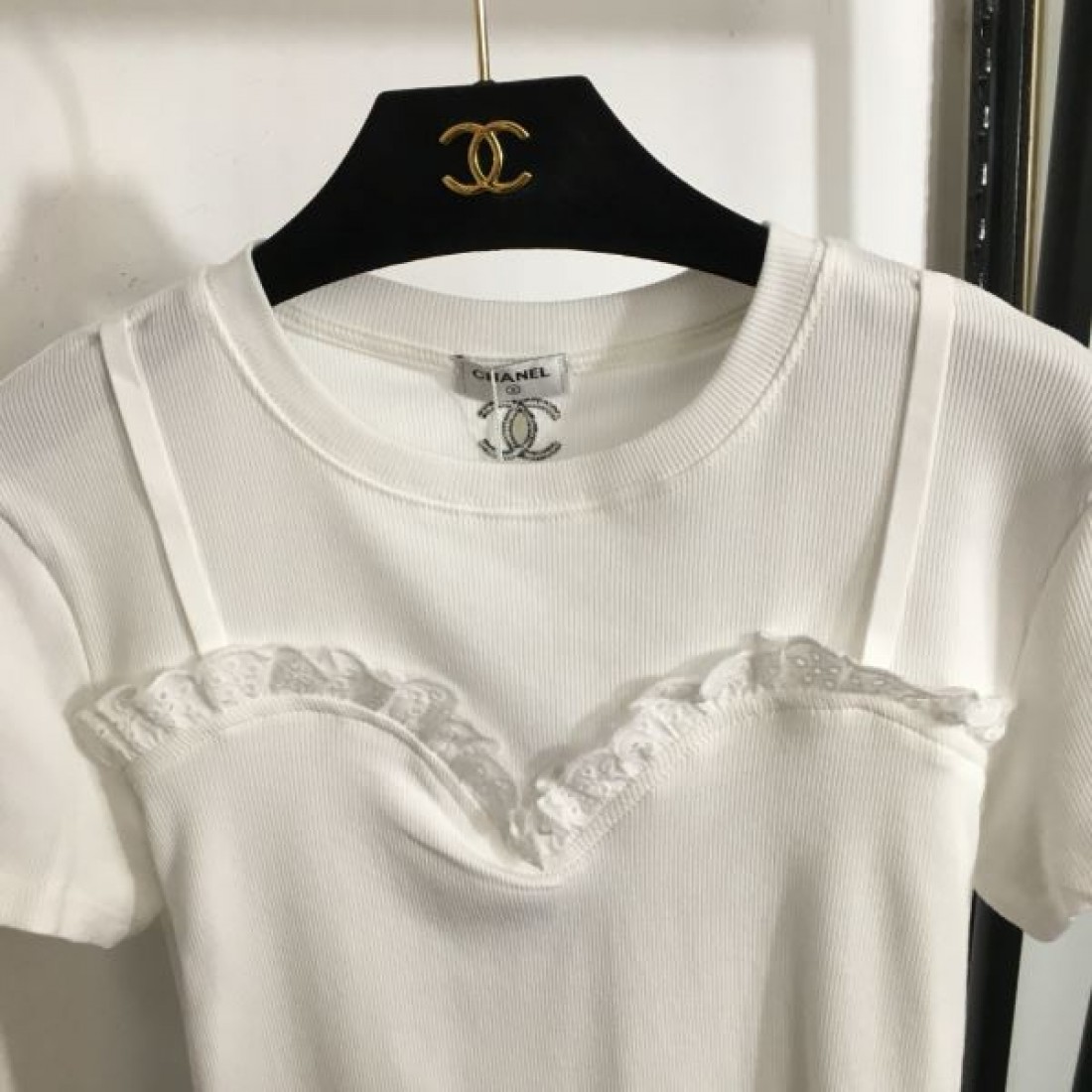 インパクト抜群 CHANEL シャネル コピー 半袖Tシャツ 季節にぴったり