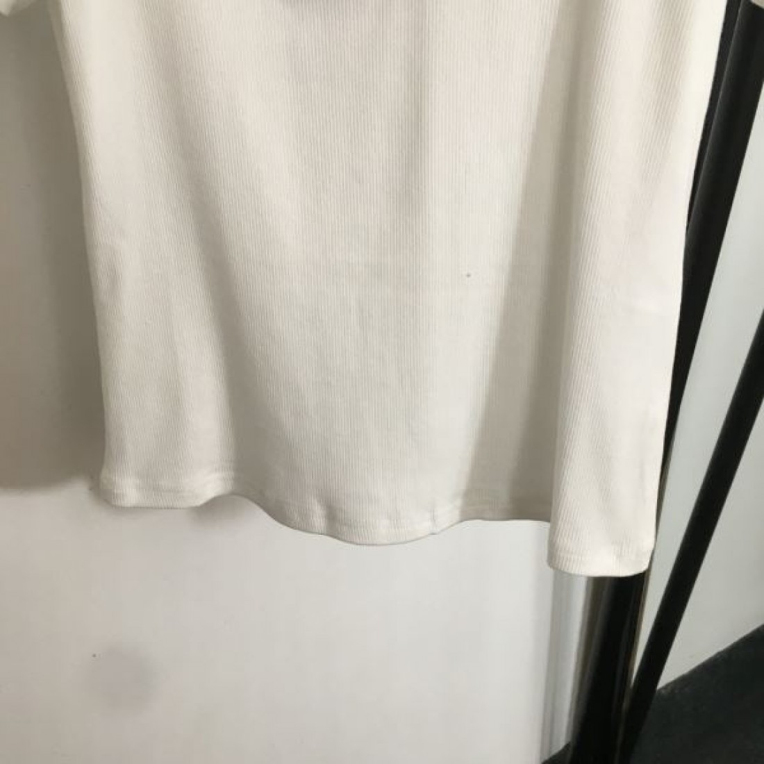 インパクト抜群 CHANEL シャネル コピー 半袖Tシャツ 季節にぴったり