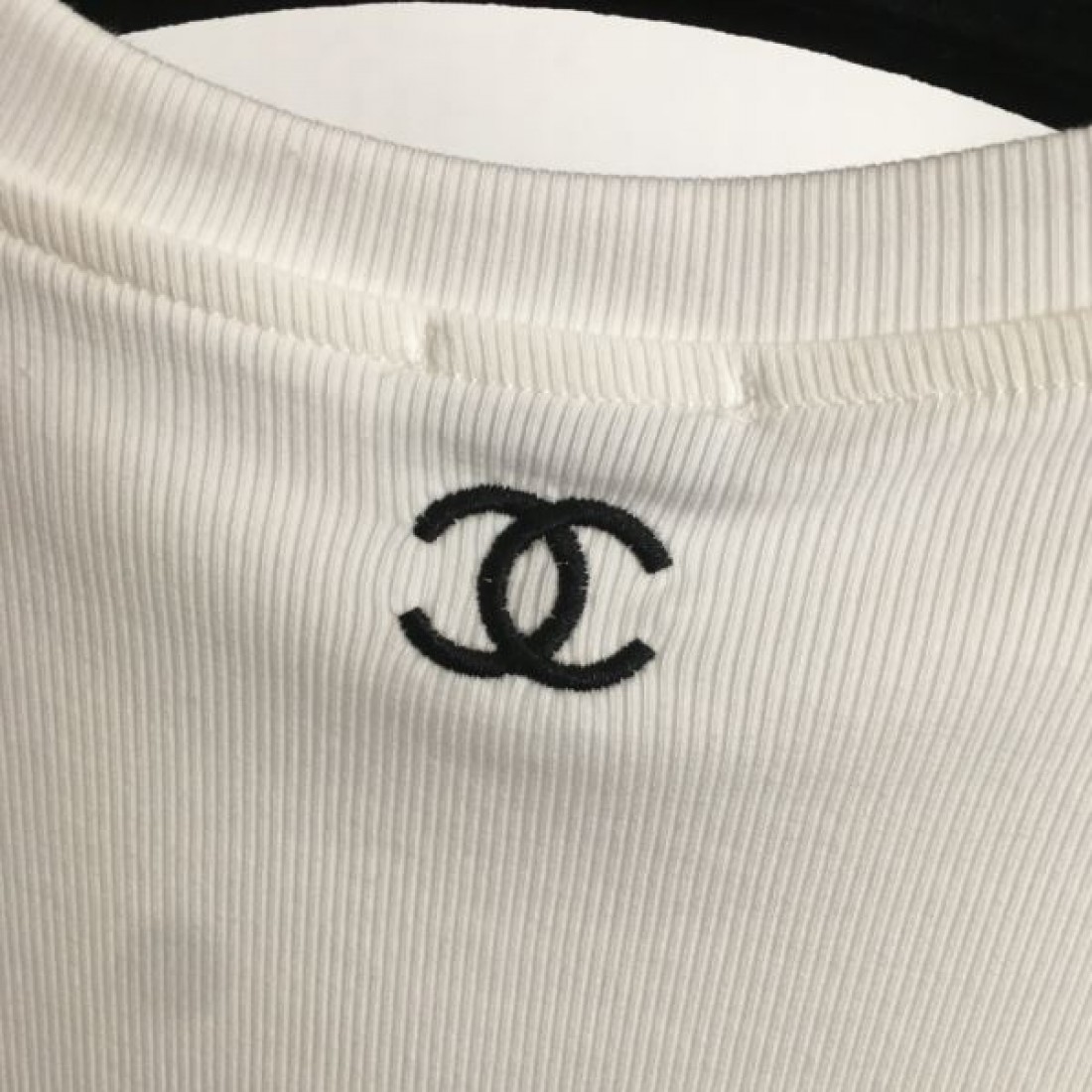 インパクト抜群 CHANEL シャネル コピー 半袖Tシャツ 季節にぴったり