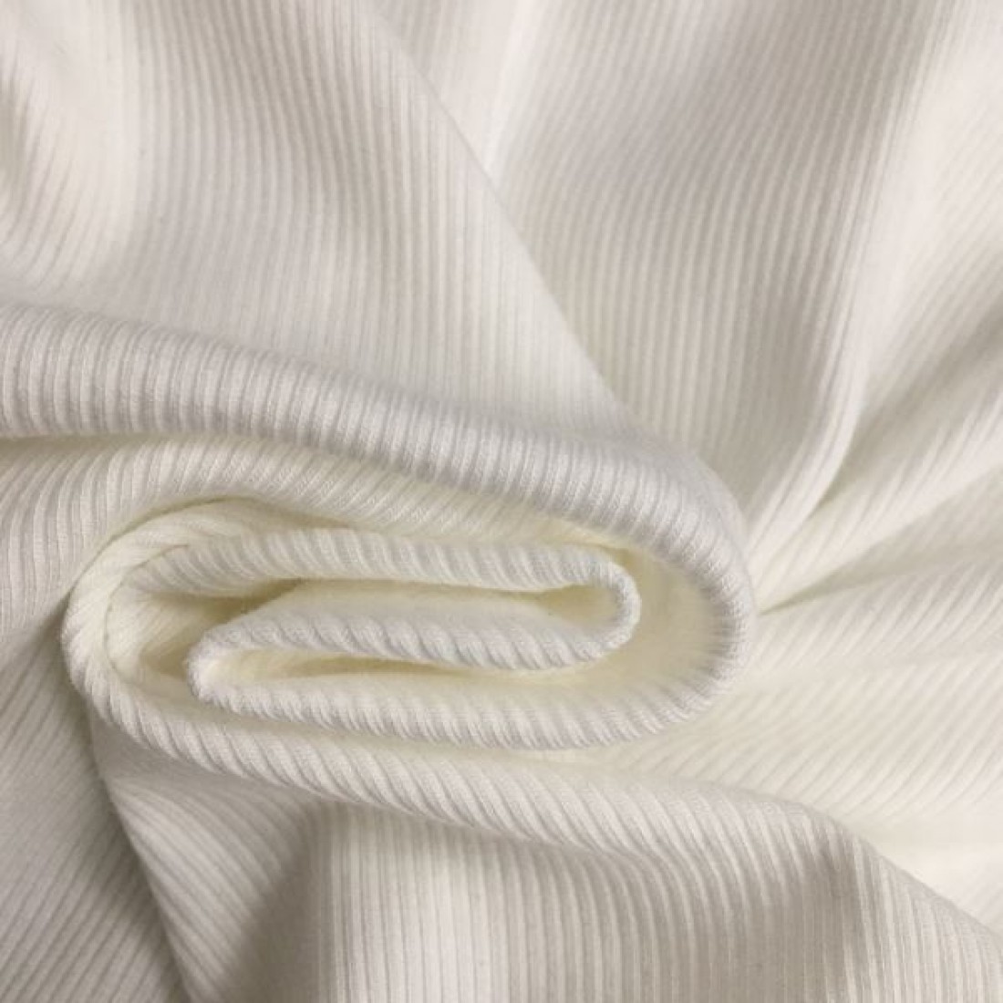 インパクト抜群 CHANEL シャネル コピー 半袖Tシャツ 季節にぴったり