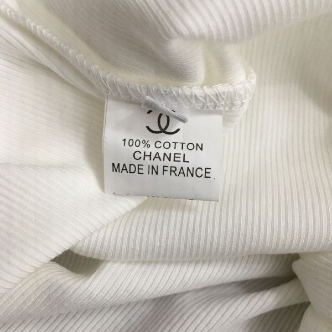 インパクト抜群 CHANEL シャネル コピー 半袖Tシャツ 季節にぴったり