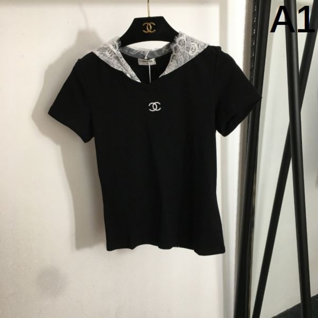 完璧なコーディネート CHANEL シャネル コピー 半袖Tシャツ 大人気の定番アイテム