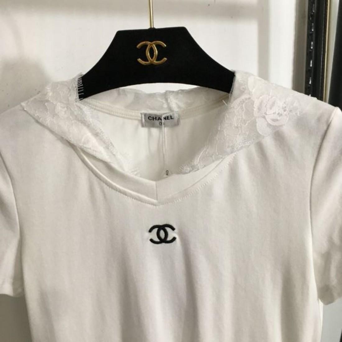 完璧なコーディネート CHANEL シャネル コピー 半袖Tシャツ 大人気の定番アイテム