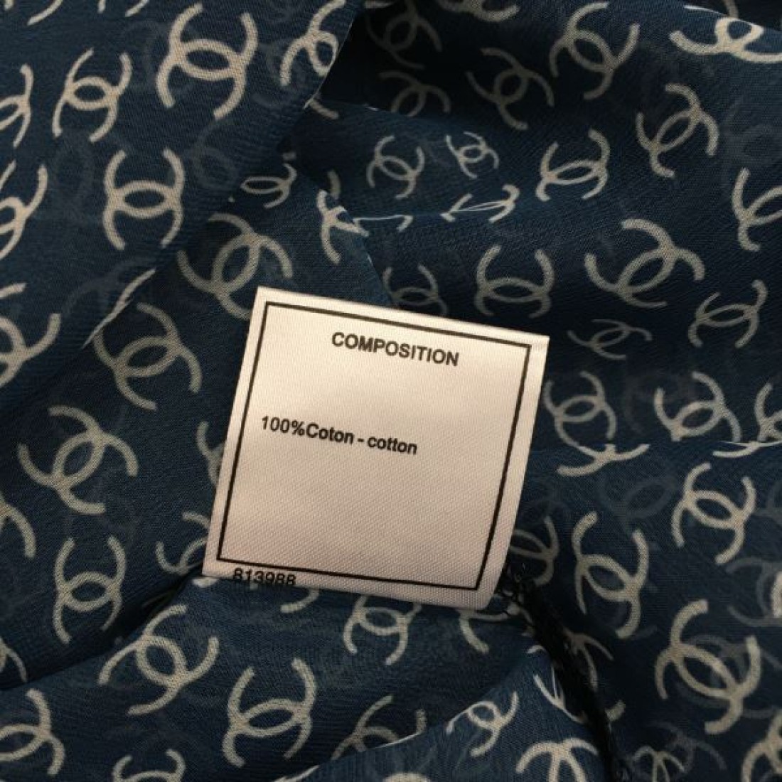 シンプルなのに目を引く CHANEL シャネル コピー キャミソール 季節感満載