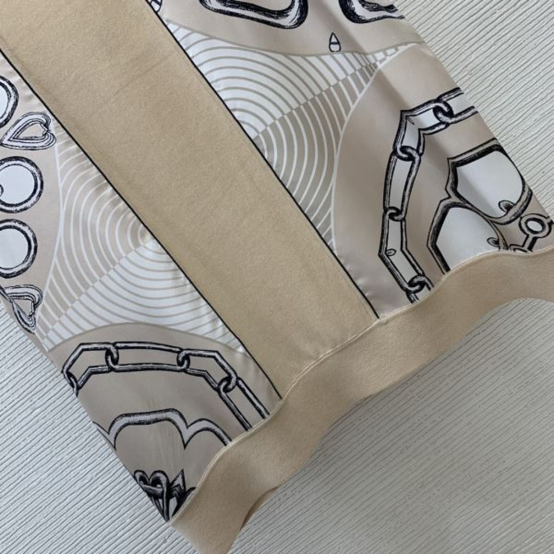 エルメス スーパーコピー 半袖トップス HERMES 気品あふれるシンプルさ