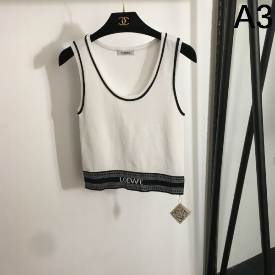 柔らかく上質な印象の LOEWE ロエベ スーパーコピー ニットベスト