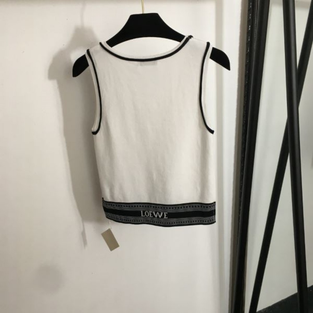 柔らかく上質な印象の LOEWE ロエベ スーパーコピー ニットベスト