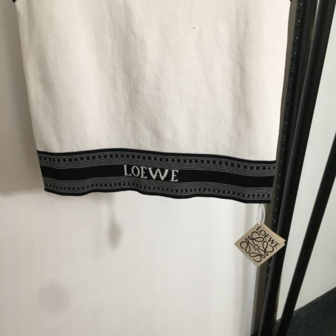 柔らかく上質な印象の LOEWE ロエベ スーパーコピー ニットベスト