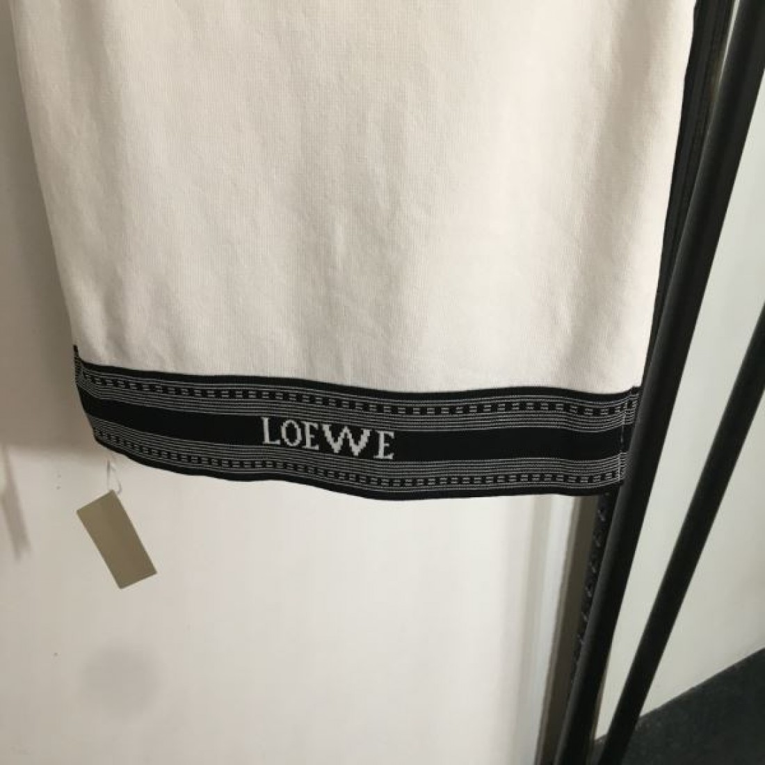 柔らかく上質な印象の LOEWE ロエベ スーパーコピー ニットベスト
