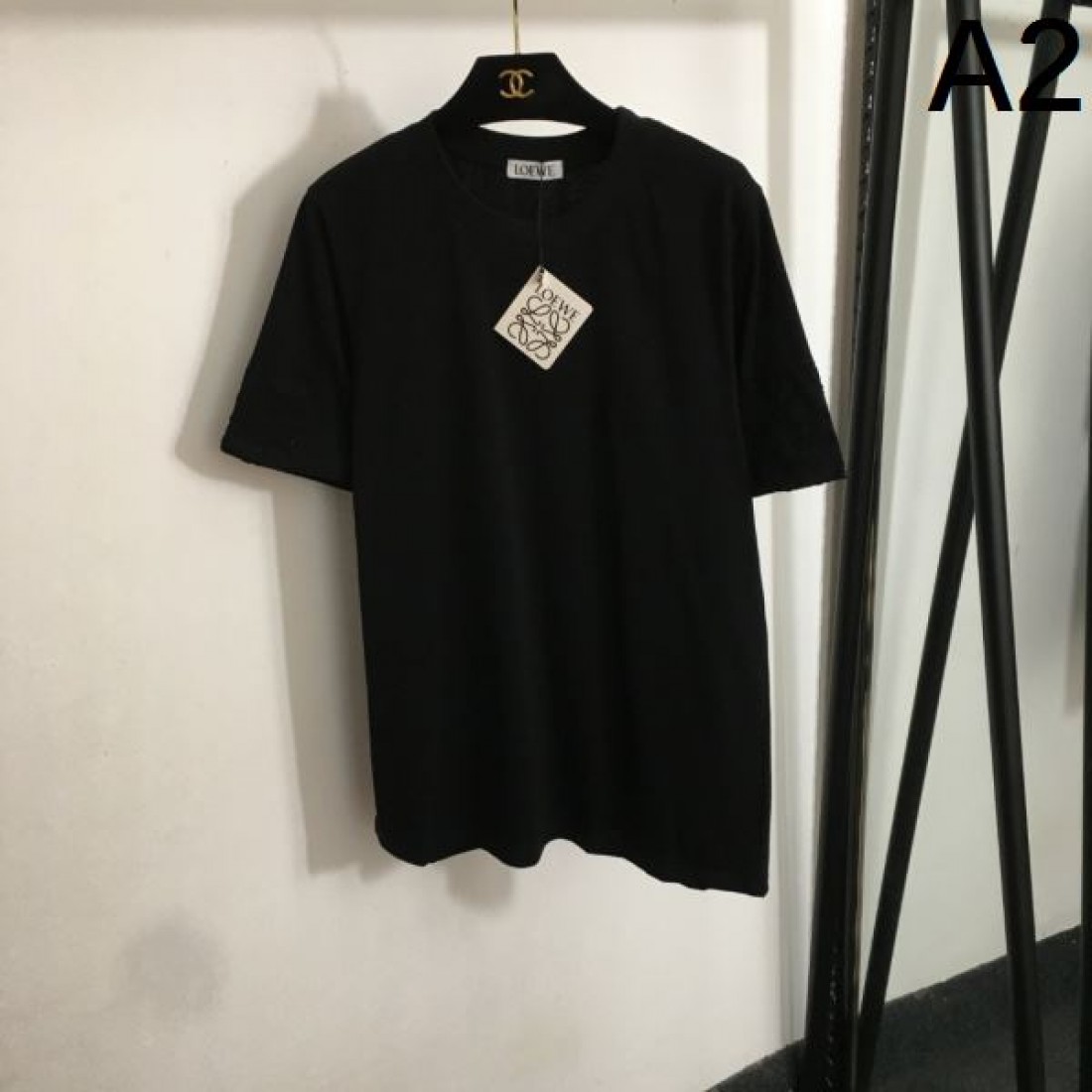 LOEWE ロエベ スーパーコピー 半袖Tシャツ ナチュラルで軽やかな印象