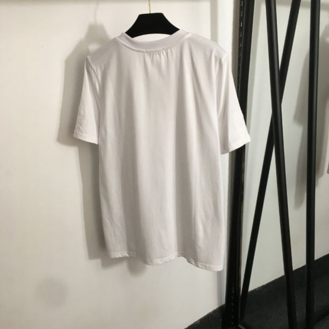 LOEWE ロエベ スーパーコピー 半袖Tシャツ ナチュラルで軽やかな印象