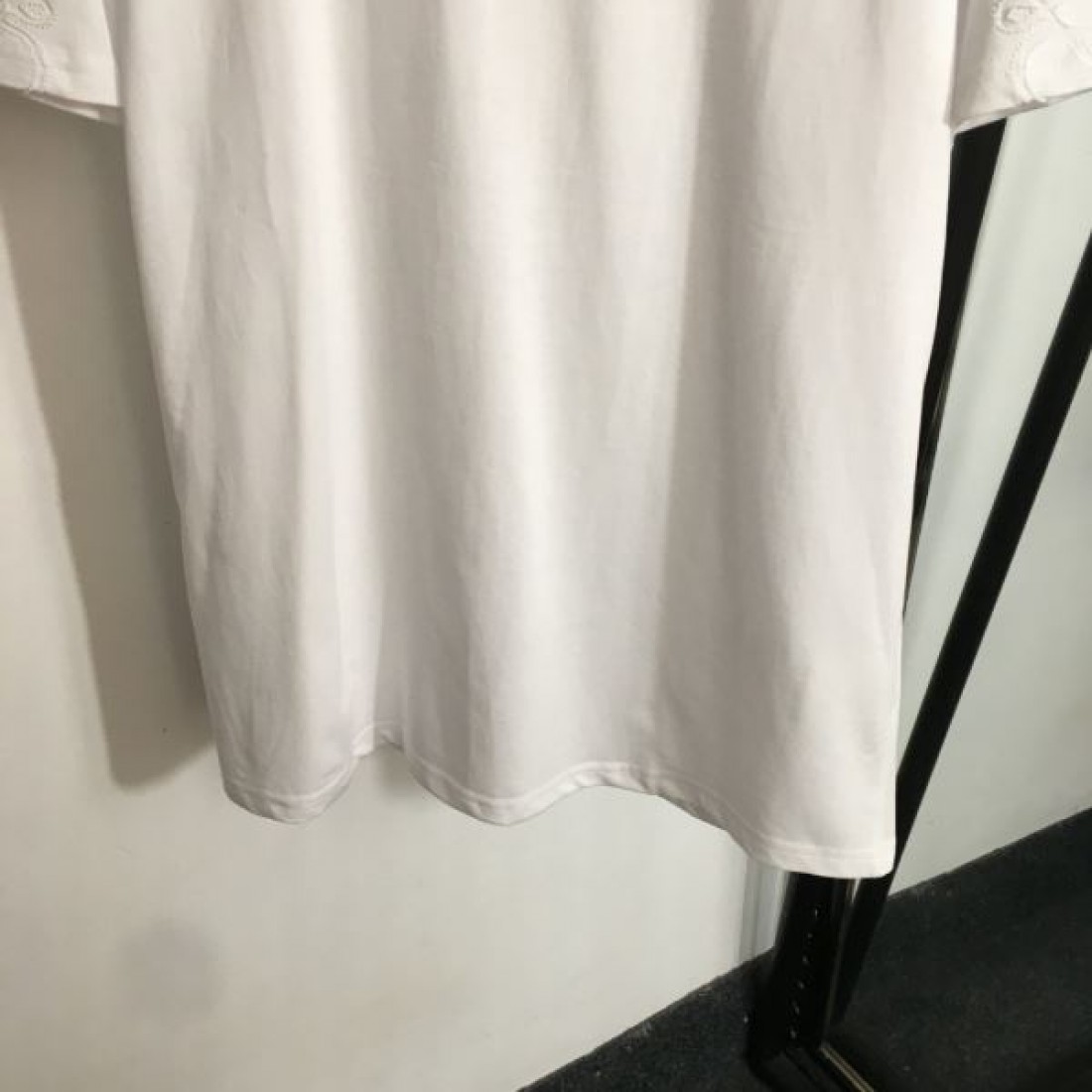 LOEWE ロエベ スーパーコピー 半袖Tシャツ ナチュラルで軽やかな印象