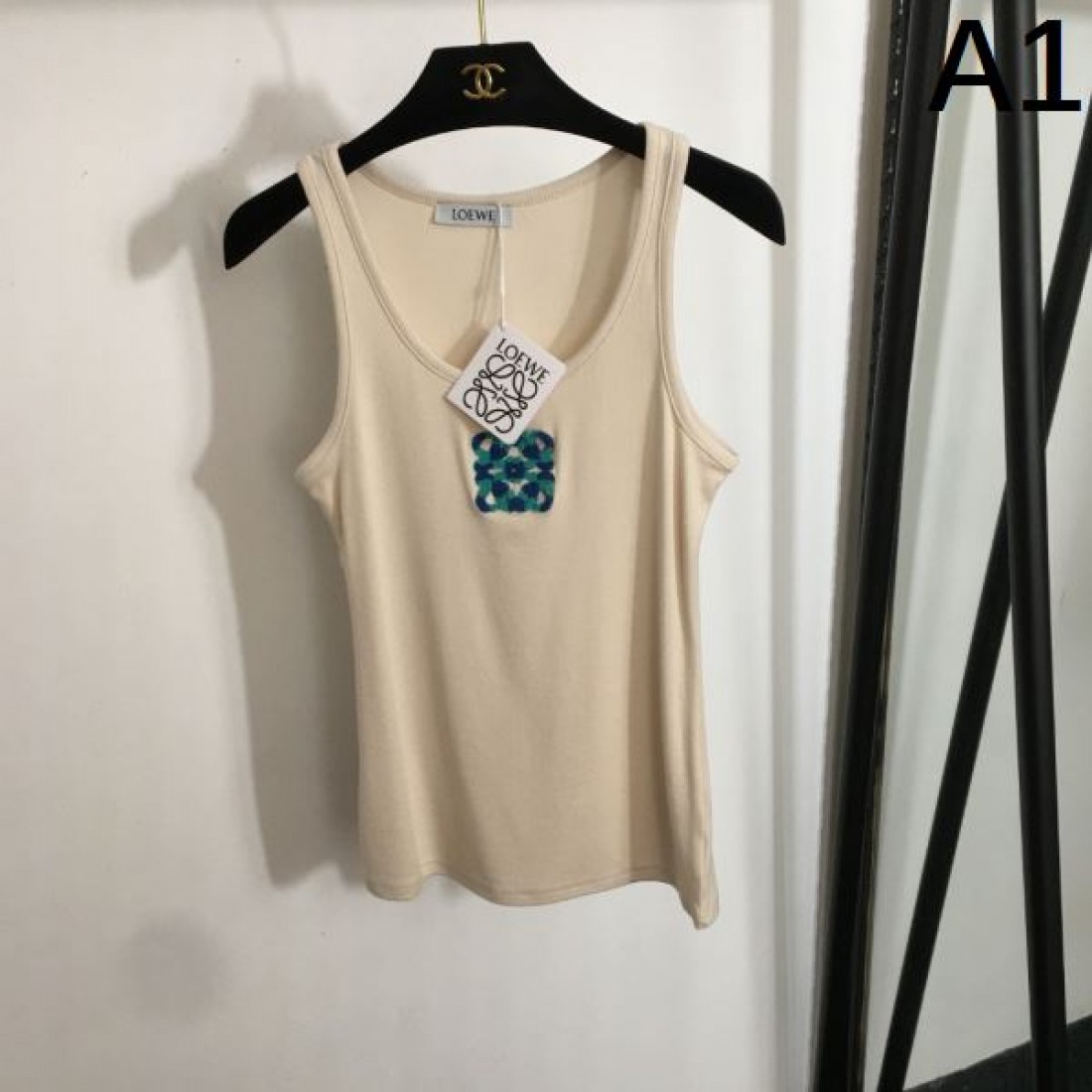 トレンド感漂うスタイリッシュな LOEWE ロエベ スーパーコピー 半袖Tシャツ