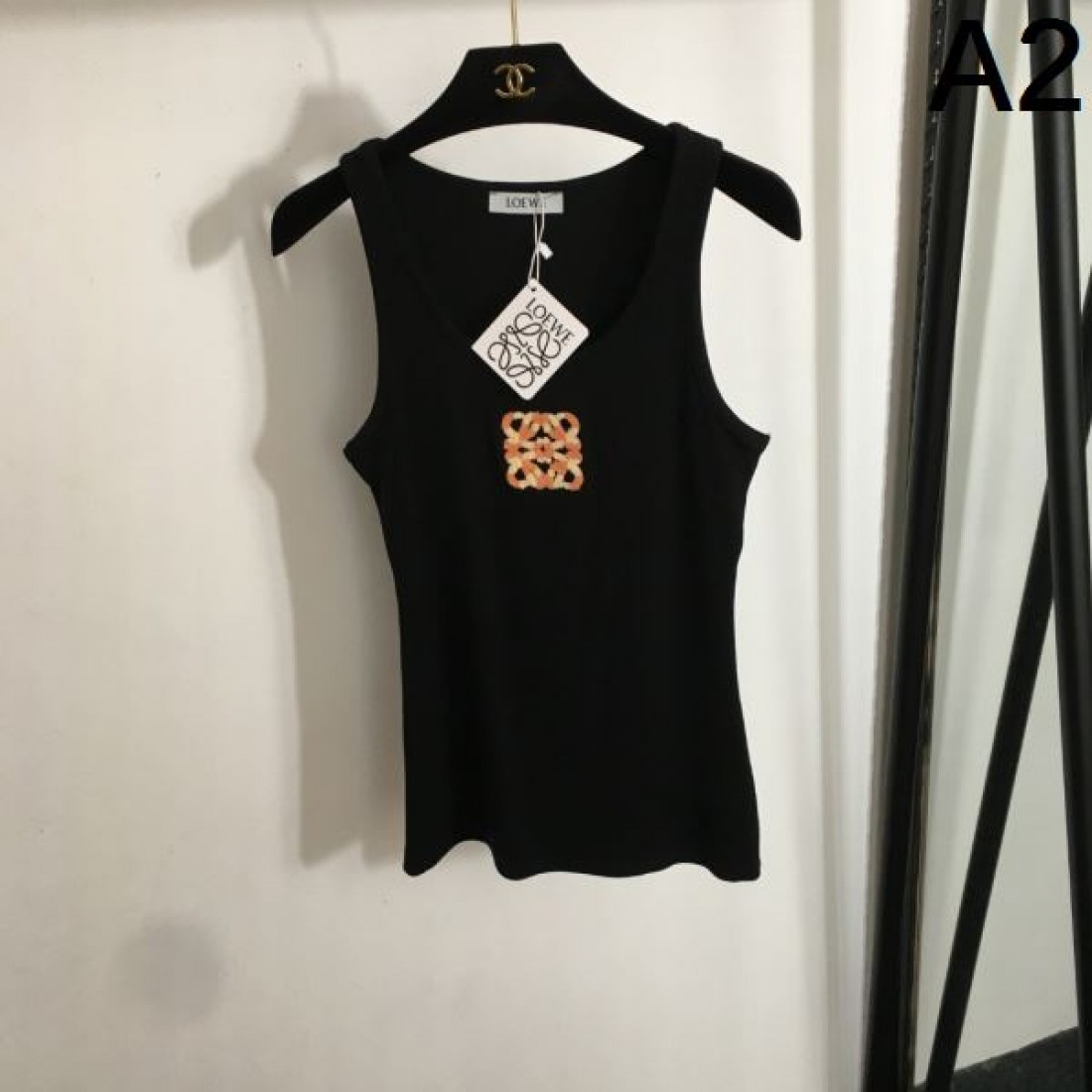 トレンド感漂うスタイリッシュな LOEWE ロエベ スーパーコピー 半袖Tシャツ