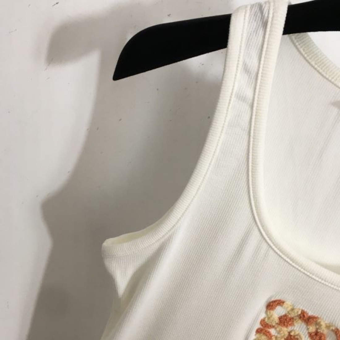 トレンド感漂うスタイリッシュな LOEWE ロエベ スーパーコピー 半袖Tシャツ