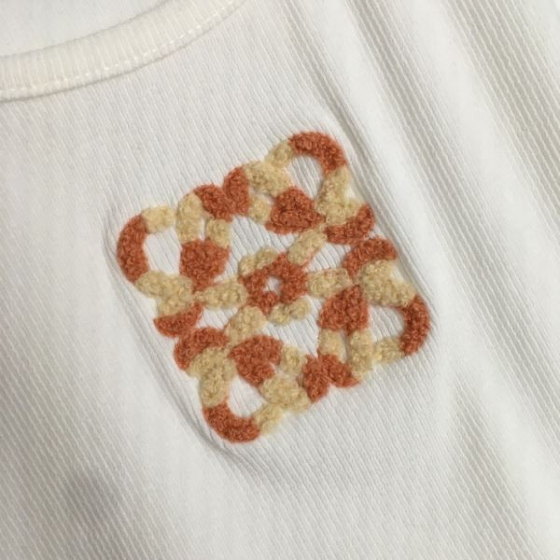 トレンド感漂うスタイリッシュな LOEWE ロエベ スーパーコピー 半袖Tシャツ