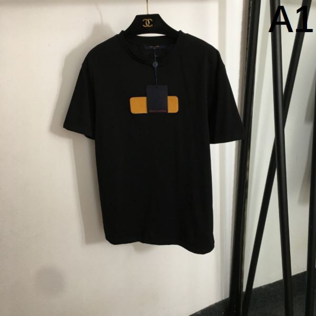 ルイヴィトン スーパーコピー 半袖Tシャツ LOUIS VUITTON クラシカルで華やかな魅力