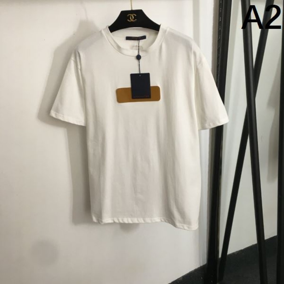 ルイヴィトン スーパーコピー 半袖Tシャツ LOUIS VUITTON クラシカルで華やかな魅力