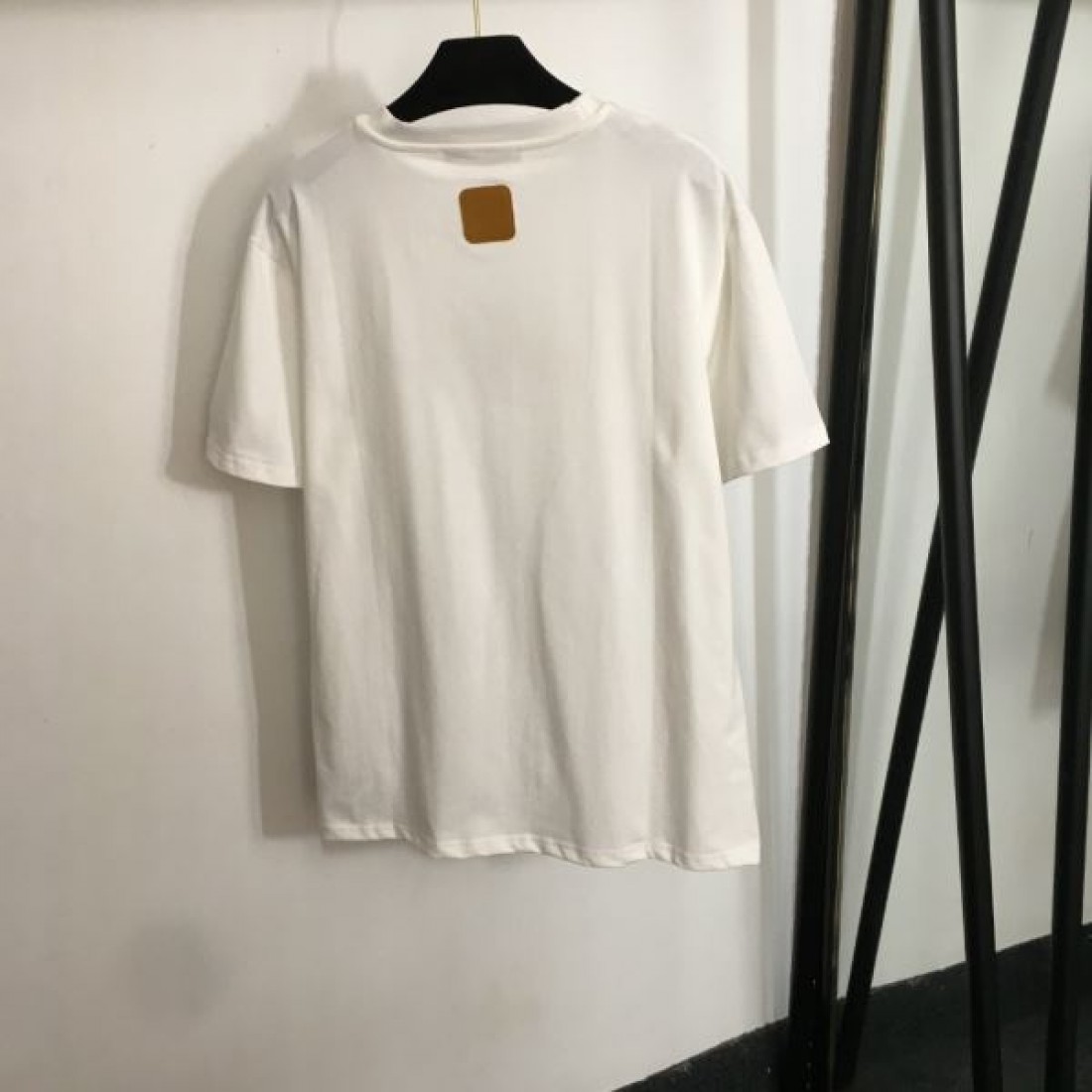 ルイヴィトン スーパーコピー 半袖Tシャツ LOUIS VUITTON クラシカルで華やかな魅力