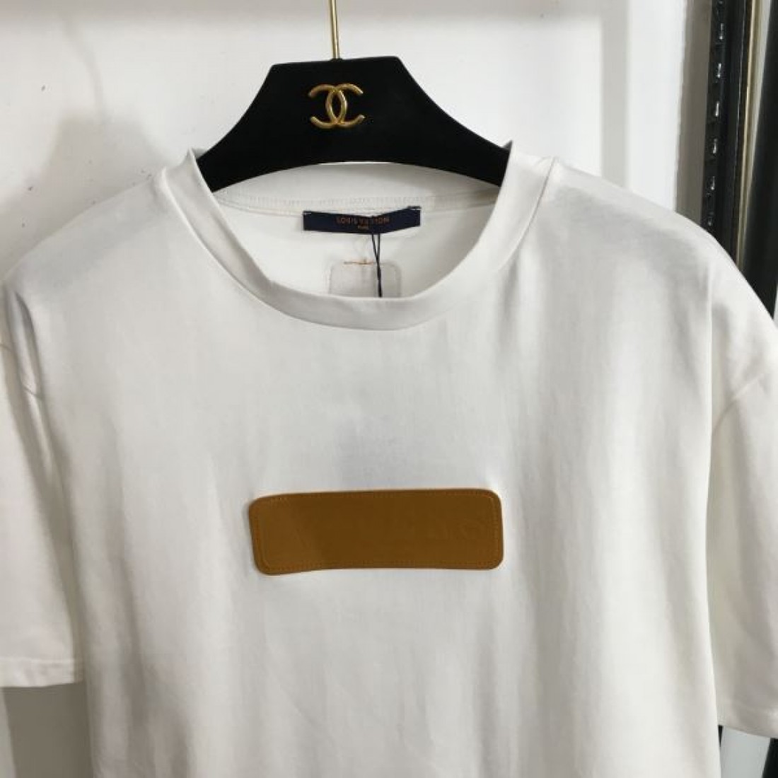 ルイヴィトン スーパーコピー 半袖Tシャツ LOUIS VUITTON クラシカルで華やかな魅力