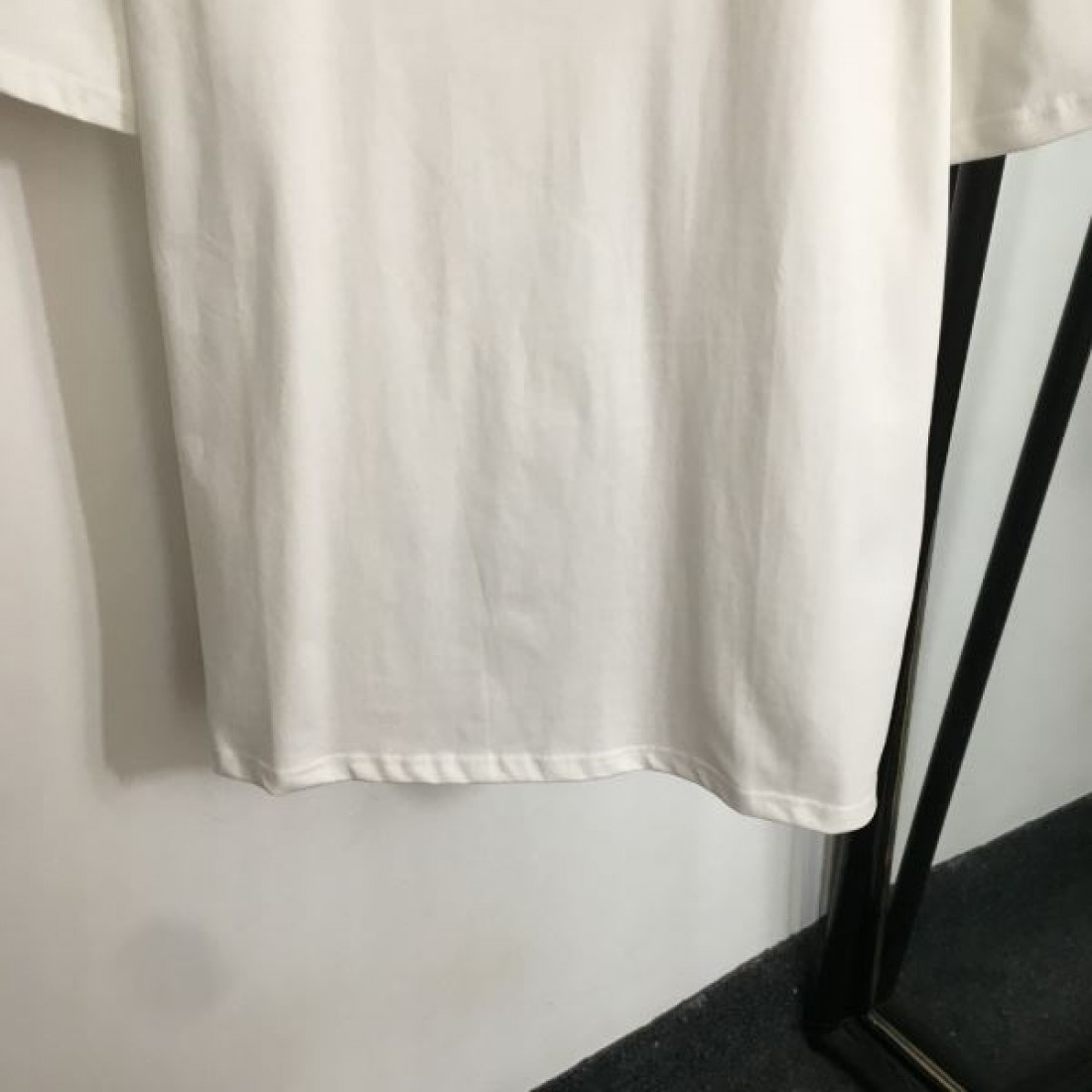 ルイヴィトン スーパーコピー 半袖Tシャツ LOUIS VUITTON クラシカルで華やかな魅力