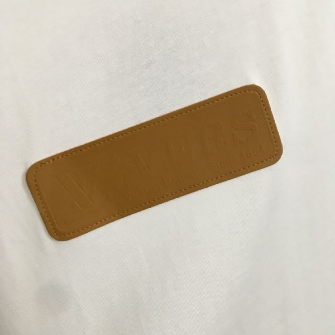 ルイヴィトン スーパーコピー 半袖Tシャツ LOUIS VUITTON クラシカルで華やかな魅力