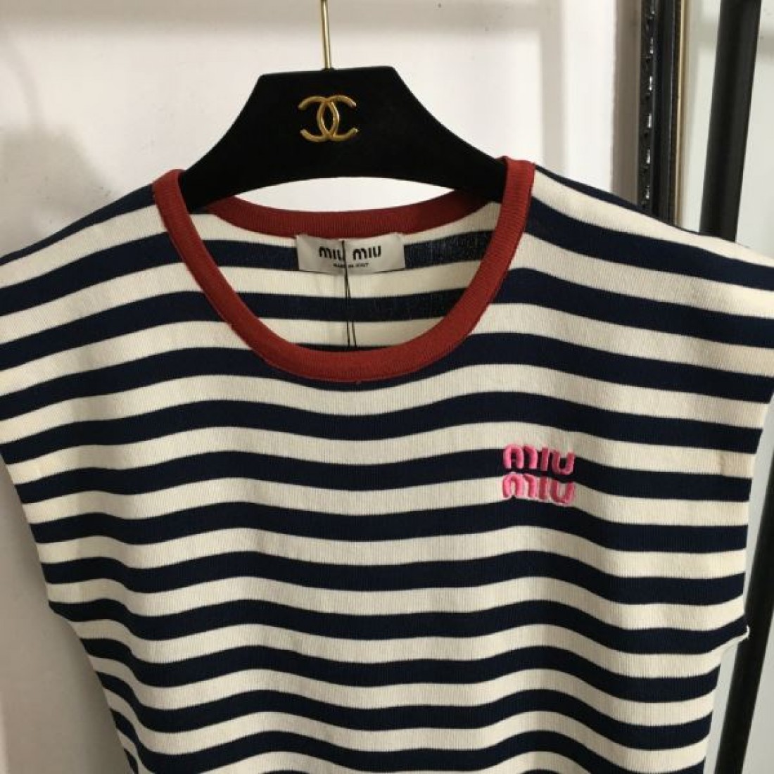  MIU MIU ミュウミュウ スーパーコピー 半袖シャツ 上品で可愛らしいデザイン