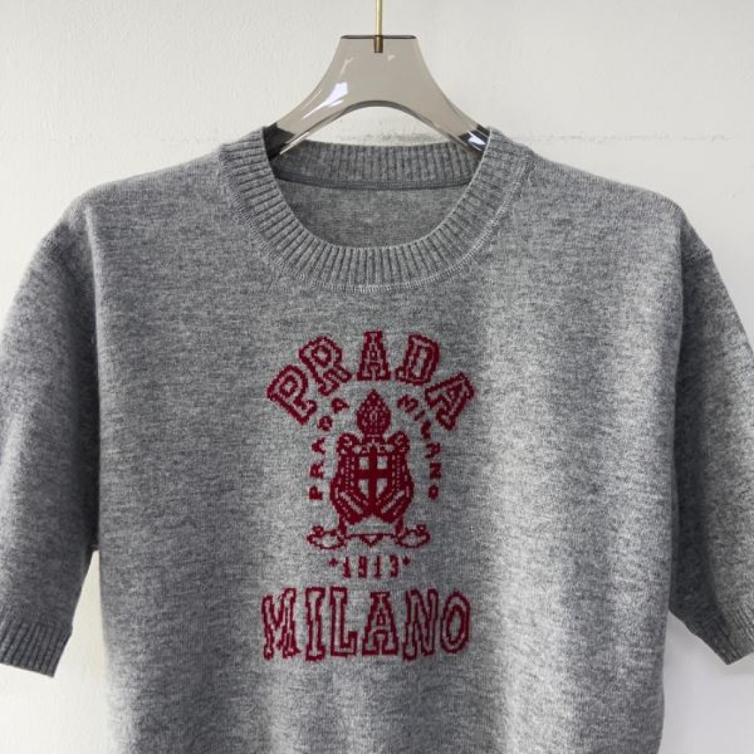 現代的でナチュラルな PRADA プラダ 半袖シャツコピー 半袖トップス
