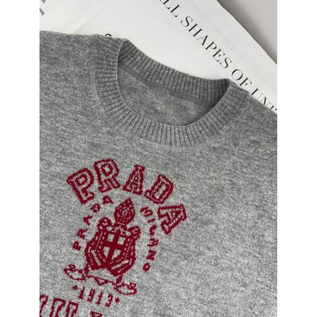 現代的でナチュラルな PRADA プラダ 半袖シャツコピー 半袖トップス