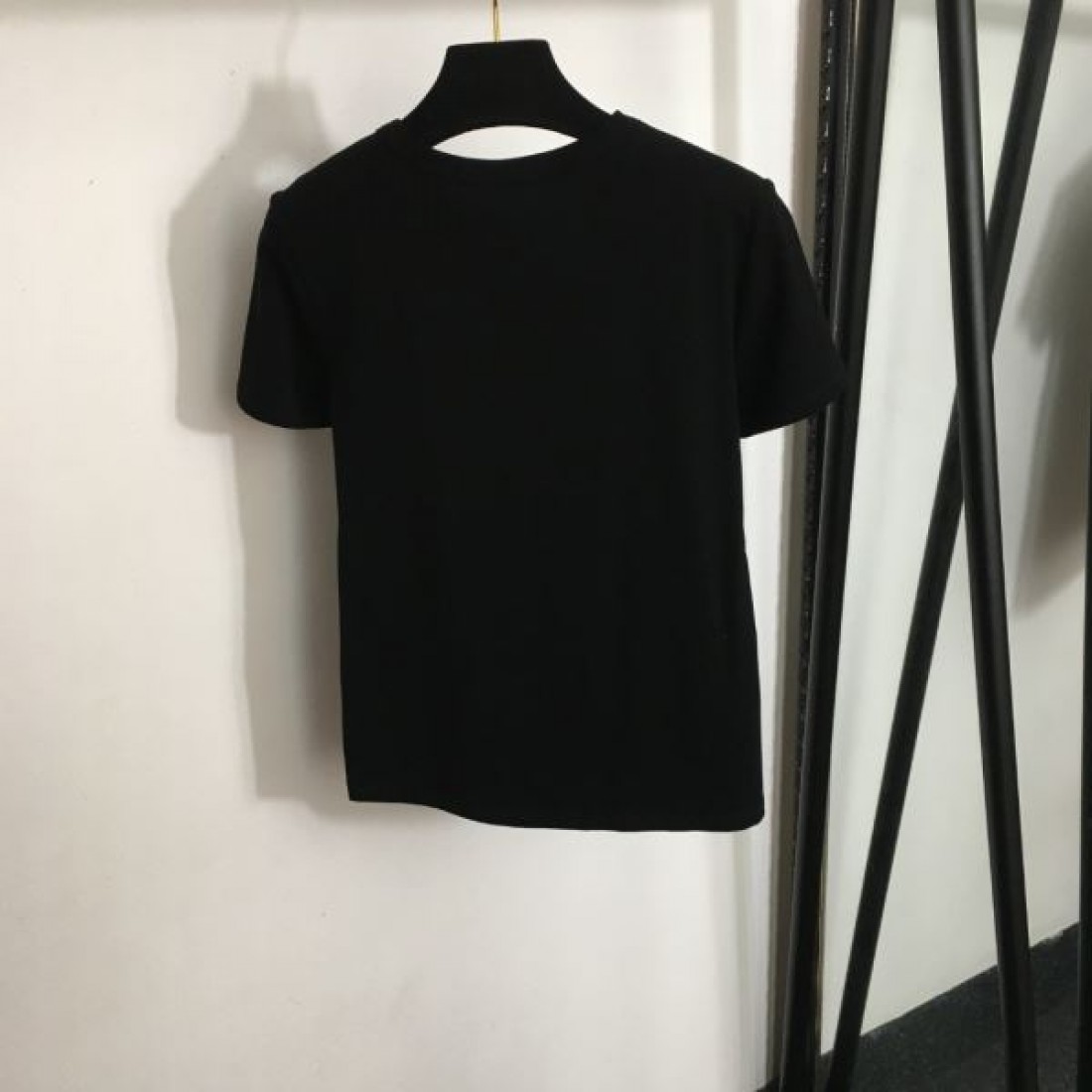  洗練と上品さを兼ね備えた PRADA プラダ スーパーコピー 半袖Tシャツ