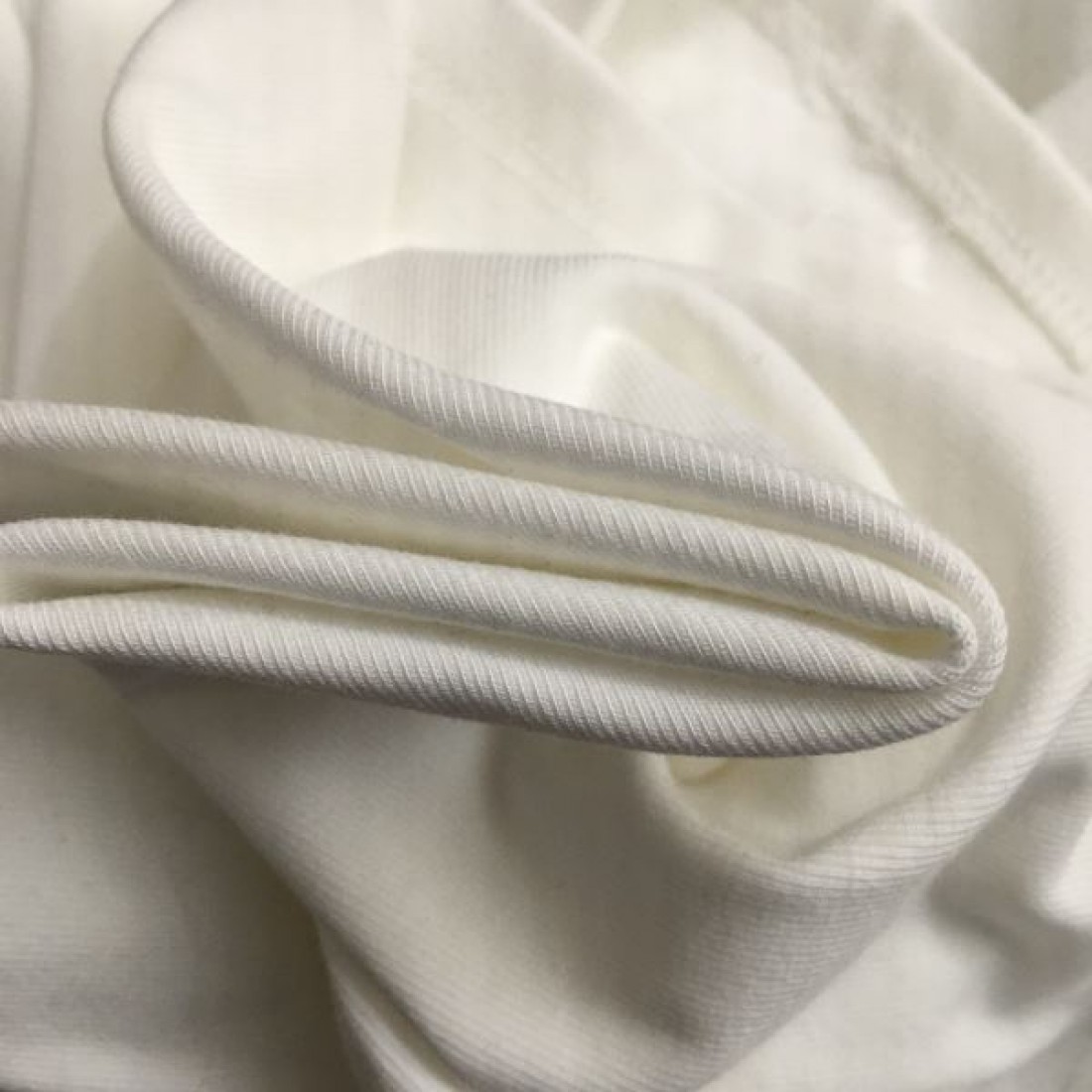  洗練と上品さを兼ね備えた PRADA プラダ スーパーコピー 半袖Tシャツ