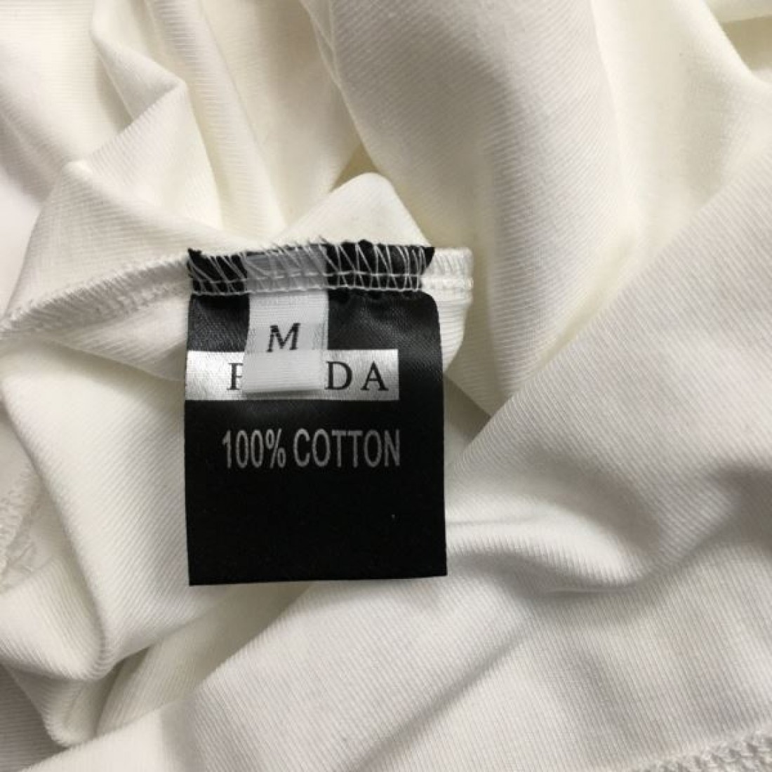  洗練と上品さを兼ね備えた PRADA プラダ スーパーコピー 半袖Tシャツ