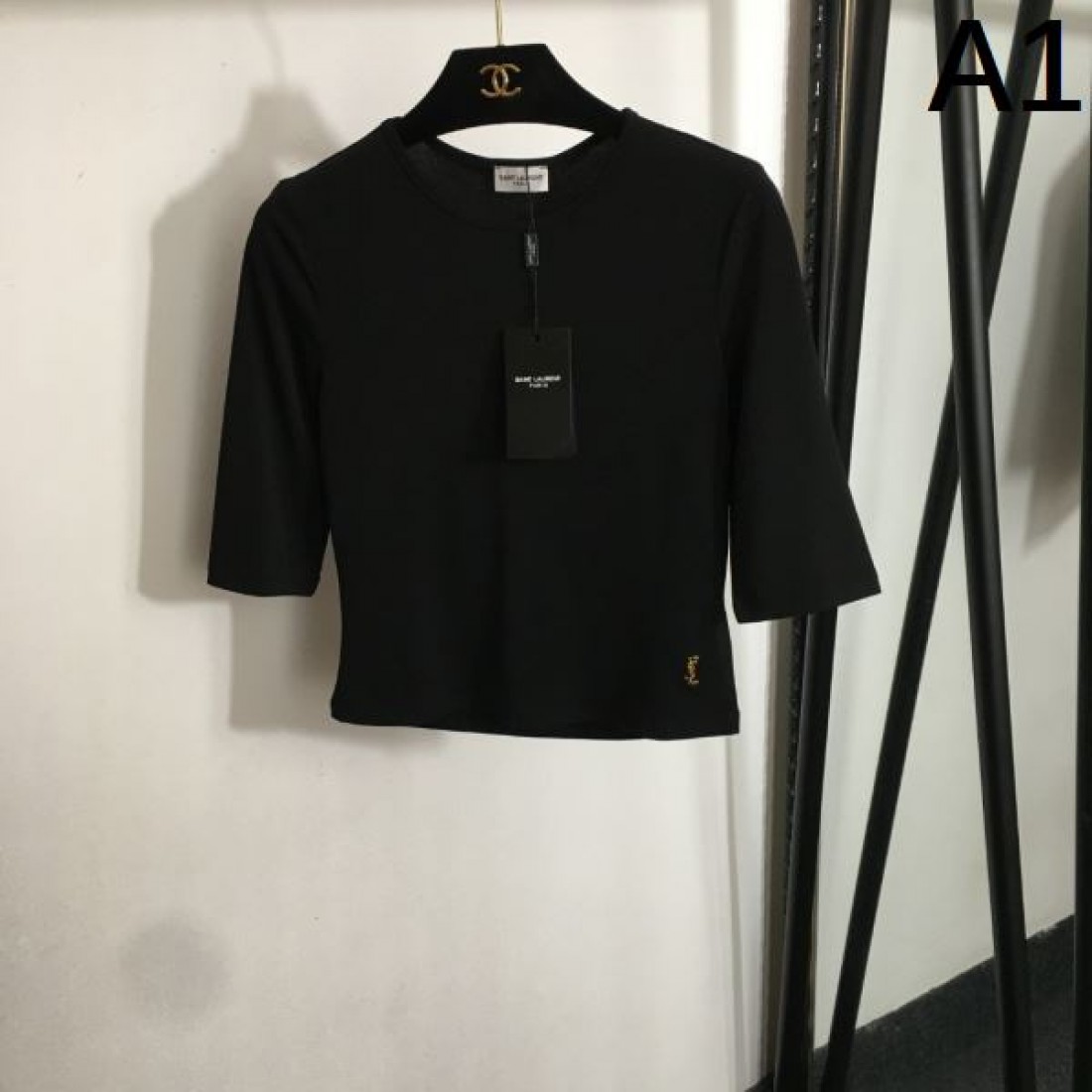 YSL イヴサンローラン スーパーコピー 半袖Tシャツ モードで都会的な魅力