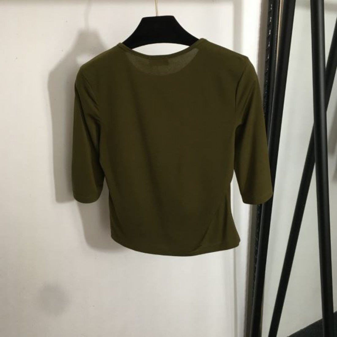 YSL イヴサンローラン スーパーコピー 半袖Tシャツ モードで都会的な魅力