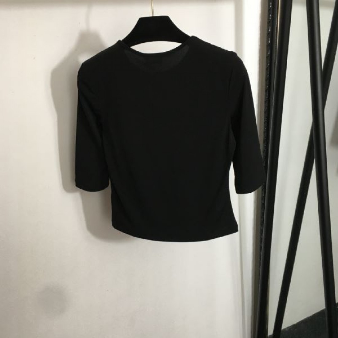 YSL イヴサンローラン スーパーコピー 半袖Tシャツ モードで都会的な魅力