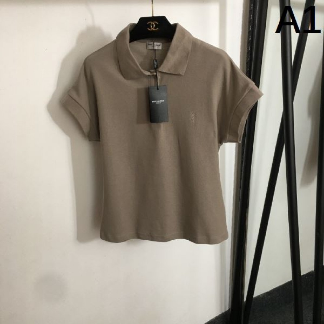 トレンド感あふれる YSL イヴサンローラン コピー 半袖Tシャツ