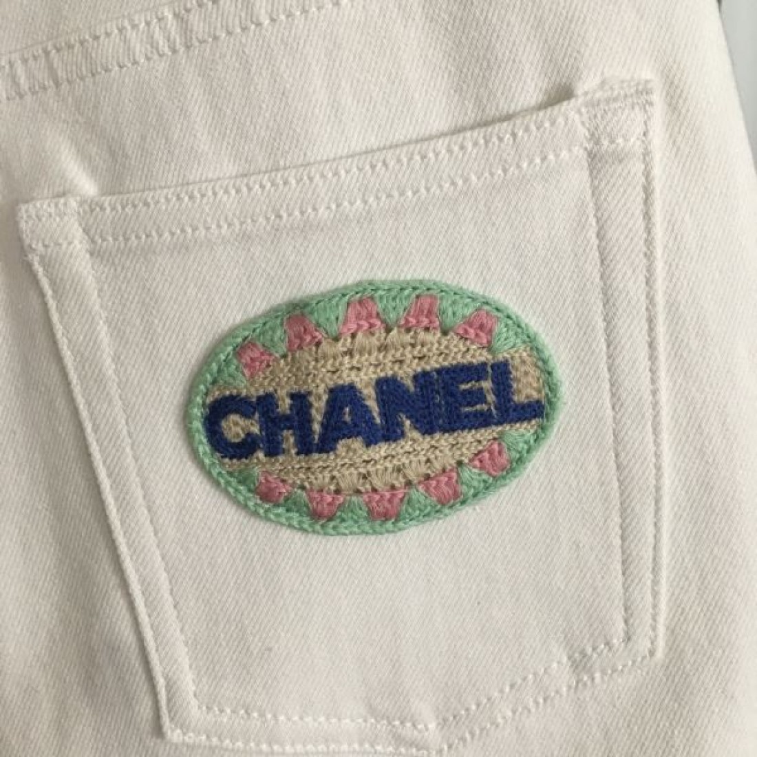 クールで存在感のある CHANEL シャネル コピー デニムジーンズ