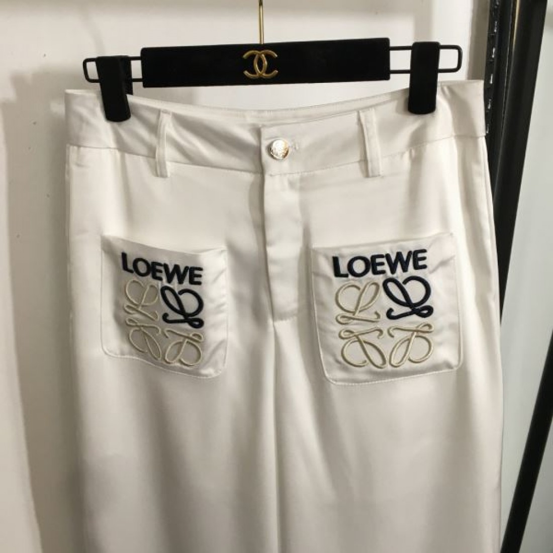 ロエベ コピー ワイドパンツ LOEWE 自由なシルエットと軽やかさ