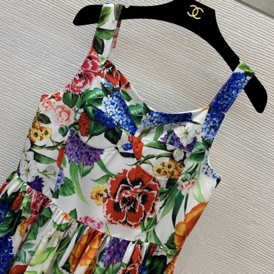 ドルチェ＆ガッバーナ コピー ワンピース DOLCE＆GABBANA 華やかで優雅な雰囲気