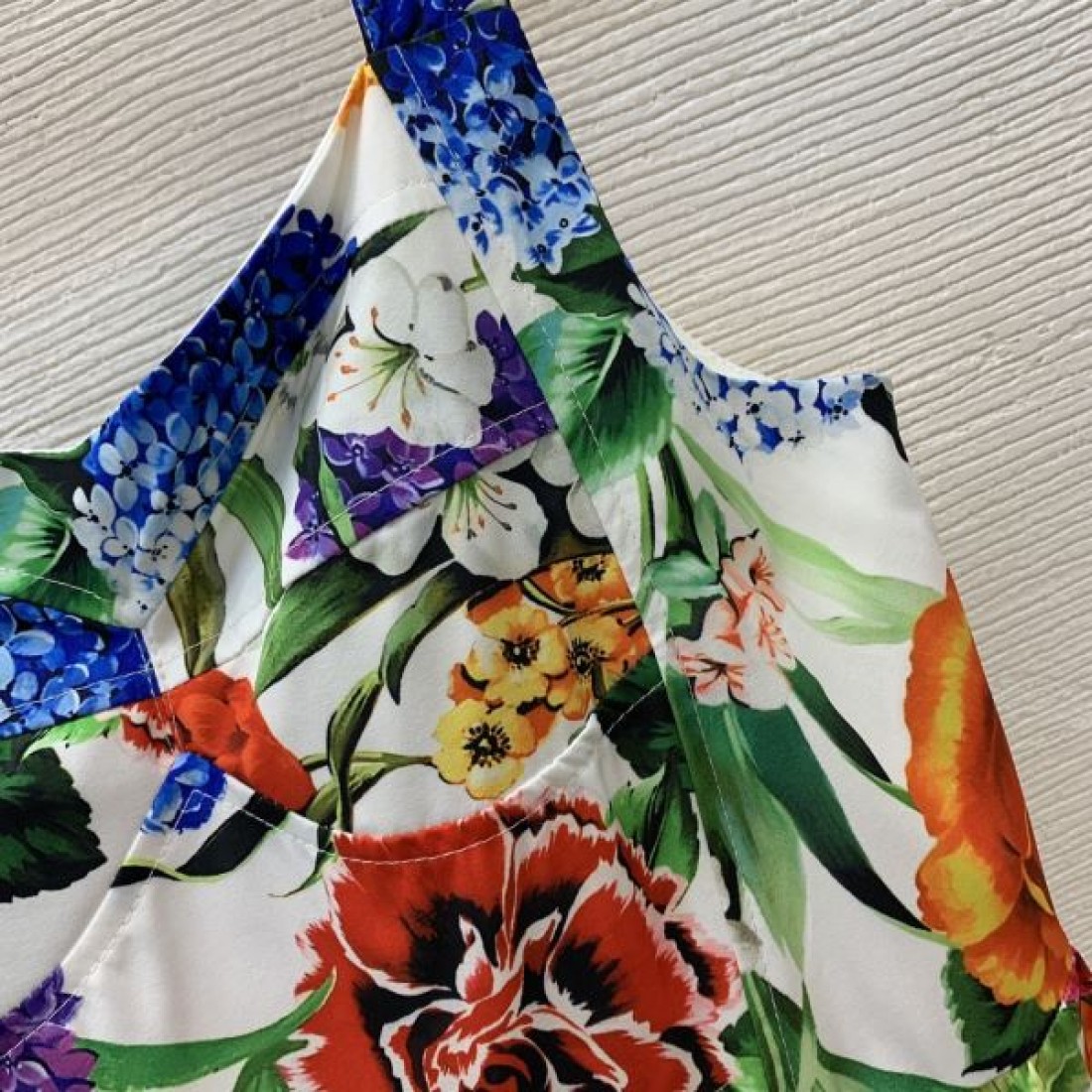 ドルチェ＆ガッバーナ コピー ワンピース DOLCE＆GABBANA 華やかで優雅な雰囲気