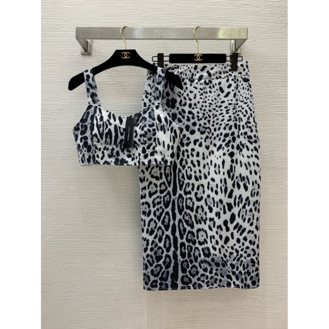 ドルチェ＆ガッバーナ コピー 上下セット DOLCE＆GABBANA シックでフェミニンな装い