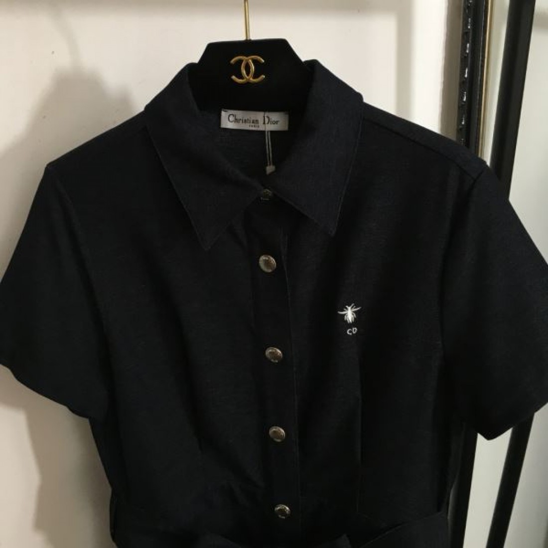 控えめで上品な佇まいの DIOR ディオール コピー ワンピース