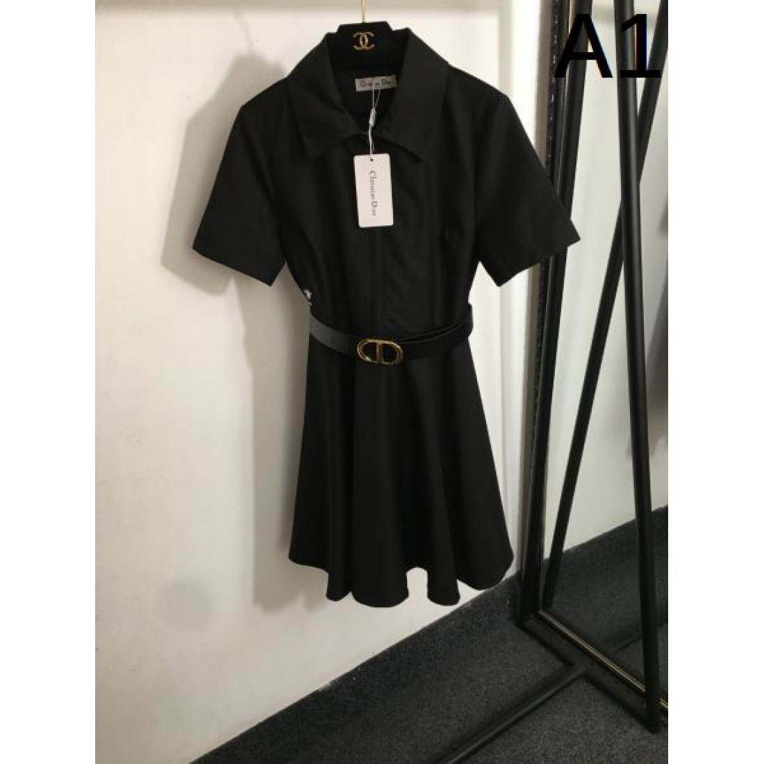 洗練されたディテールが魅力の DIOR ディオール コピー ワンピース