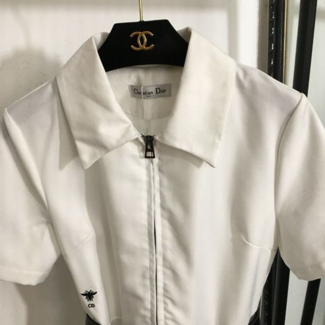 洗練されたディテールが魅力の DIOR ディオール コピー ワンピース