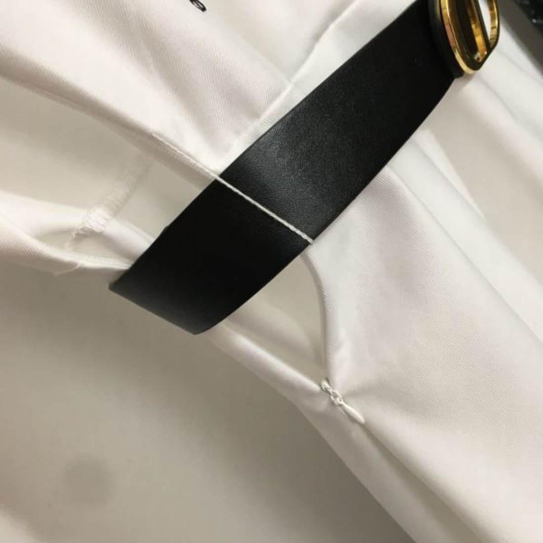 洗練されたディテールが魅力の DIOR ディオール コピー ワンピース