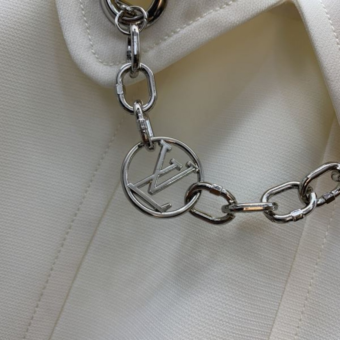 上品な印象を与える LOUIS VUITTON ルイヴィトン コピー ワンピース