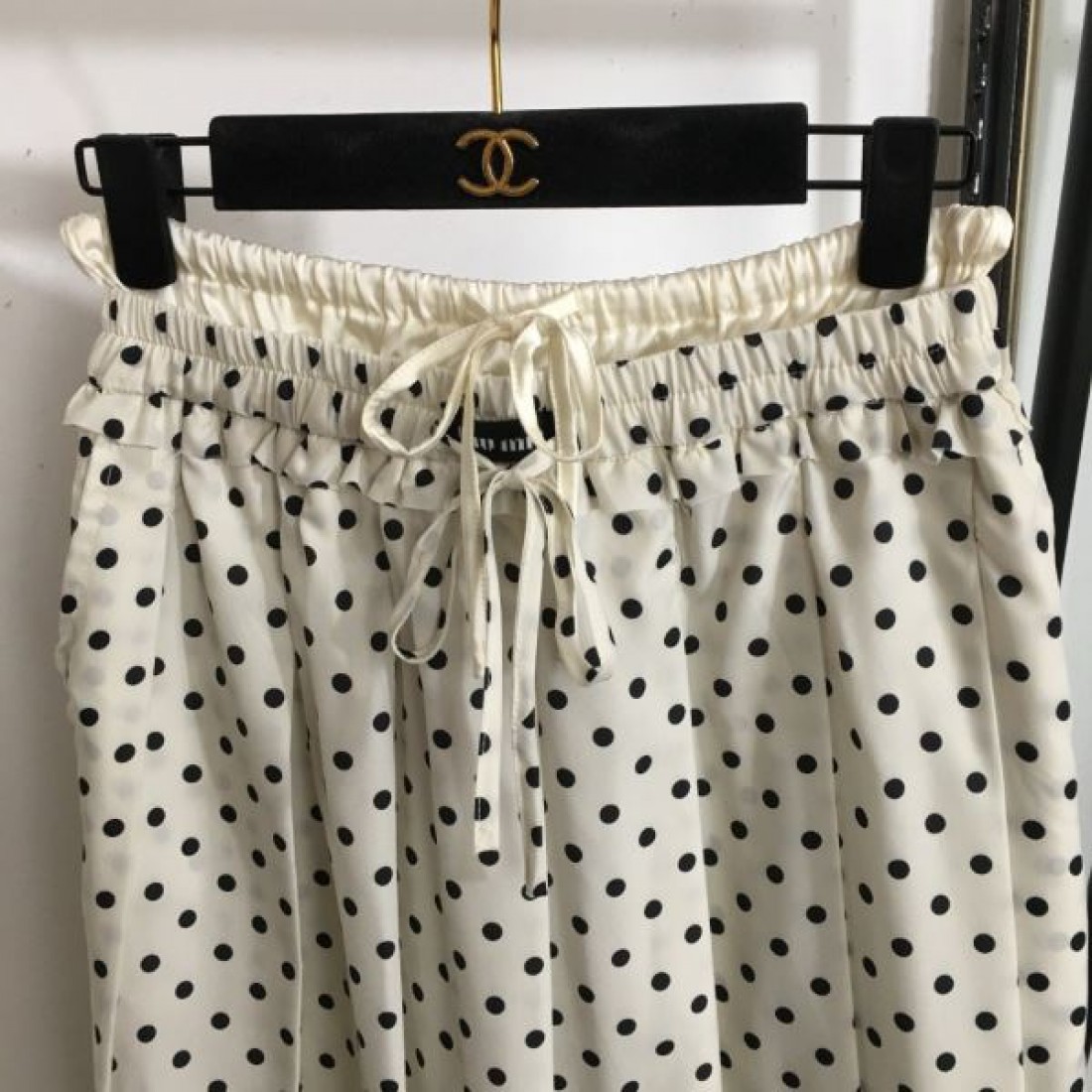 全身を引き立てる一着 MIU MIU ミュウミュウ コピー スカート 完売続出