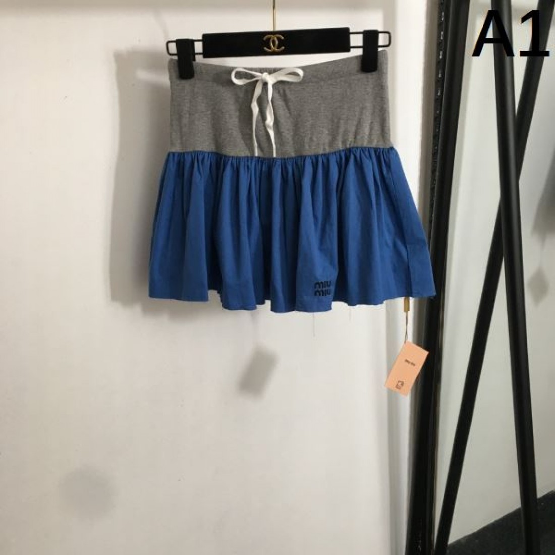 エッジの効いたデザイン MIU MIU ミュウミュウ コピー スカート ファッション性抜群
