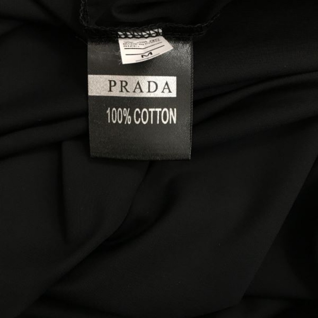 一目惚れ間違いなし PRADA プラダ コピー ワンピース 魅力的なディテール